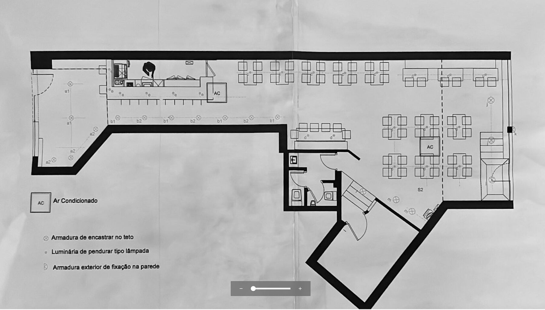 Floor plan of Wine Hunters: bar and kitchen on the left, dining room and terrace on the right